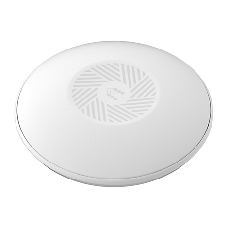 Plafonnier rond, blanc, avec un bord argenté et un motif de lignes entrecroisées au centre.