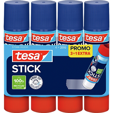 Vier Tesa Klebestifte in einer Aktionspackung mit blauem Deckel und rotem Boden.