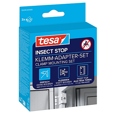 Blauer Karton mit dem Aufdruck "tesa INSECT STOP". Das Produkt wird mit der Methode "Klemmen" ohne Bohren an Türen befestigt. Aufdruck mit Produktbild.