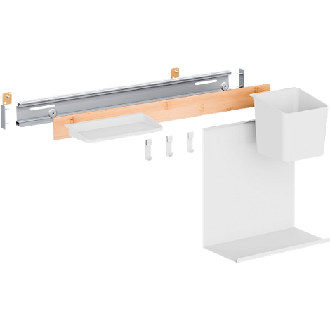 Weisses Wandregalsystem, bestehend aus einer Halterung mit Holzelementen und Zubehör wie Haken und Körben.