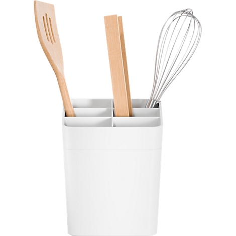 Weißer Küchenutensilienhalter mit Kochlöffel, Zange und Schneebesen.