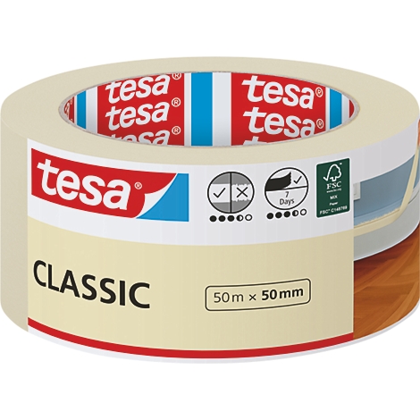 Beige Tesafilm-Rolle. Aufschrift: tesa, CLASSIC, 50m x 50mm, FSC-Siegel. Symbole mit Häkchen und Kreuz.
