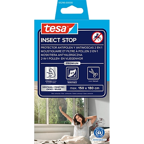 Un emballage de produit Tesa Insect Stop, montrant une femme à la fenêtre. Le produit protège contre le pollen et les insectes.