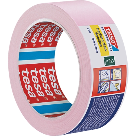 Hellrosa Malerbandrolle, das Logo der Marke "tesa" ist sichtbar. Auf der Packung stehen die Worte "Precision Mask Sensitive".