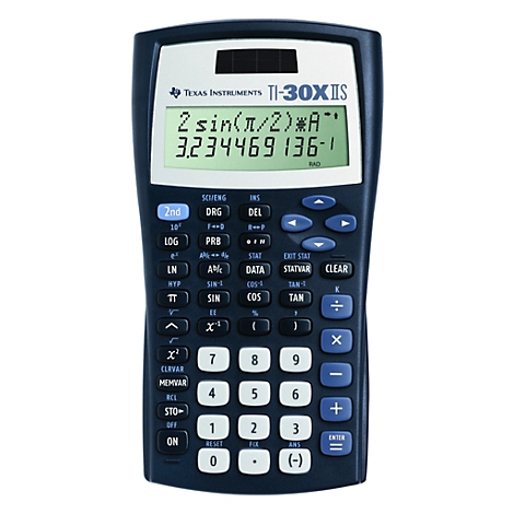Ein dunkelblauer Taschenrechner TI-30X IIS mit weißem Display, auf dem eine Berechnung angezeigt wird. Blaue und weiße Tasten.