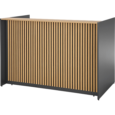 Moderne Rezeption mit Lamellenwand aus Holz. Seitliche Elemente und Sockel in Dunkelgrau.