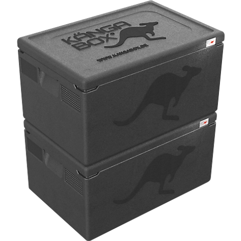 Zwei schwarze Kängabox-Transportboxen aus Styropor übereinander gestapelt mit Känguru-Logo.