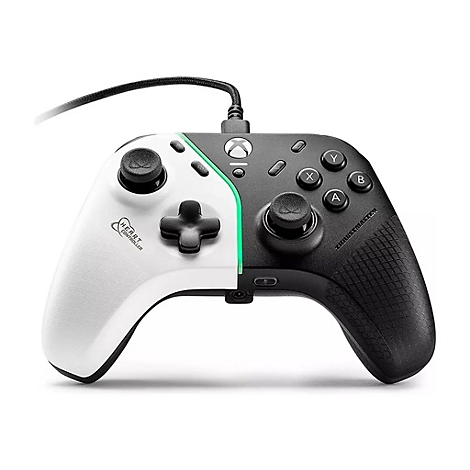 Kabelgebundener, zweifarbiger Xbox-Controller in Schwarz und Weiß mit beleuchtetem Akzent und Logo-Beschriftung.