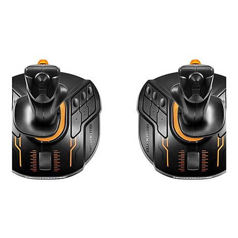 Zwei schwarze Joysticks mit orangenen Akzenten, die fÃ¼r Computerspiele verwendet werden.