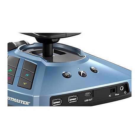 Nahaufnahme der Basis eines blauen Thrustmaster Gaming-Lenkrads mit Anschlüssen für USB, Xbox und Kopfhörer.