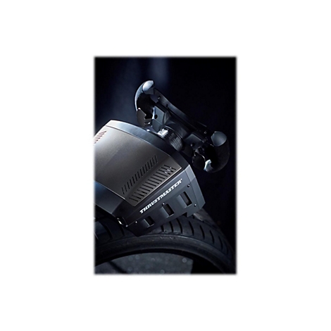Thrustmaster Lenkradbasis montiert auf einem Reifen vor dunklem Hintergrund.
