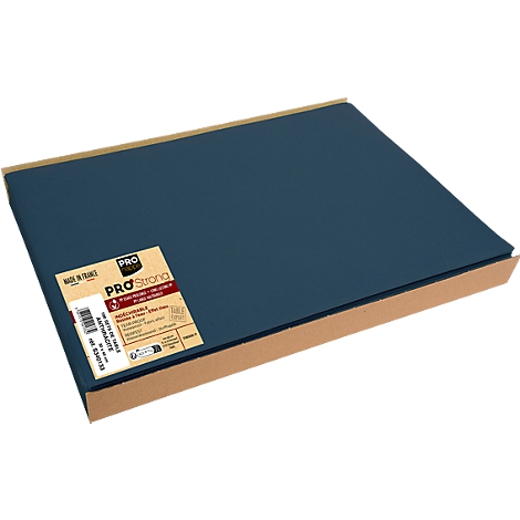Blaue Platte in Karton. Aufkleber mit Produktangaben.