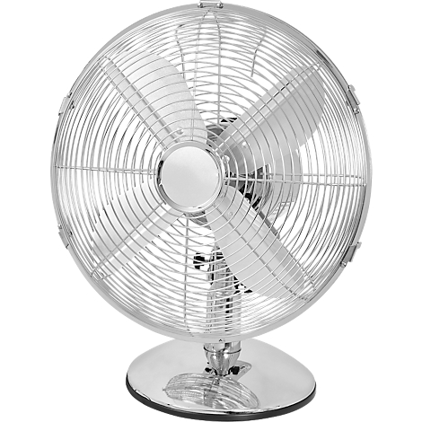 Verchromter Tischventilator mit drei Rotorblättern und Schutzgitter.
