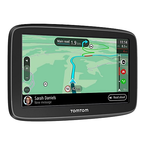 Ein TomTom-Navigationsgerät mit Wegbeschreibung. Auf dem Bildschirm: Karte mit Weg, Text: Main Road, 1.9 km; Sarah Daniels; Neue Nachricht.