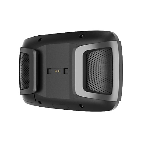 Rückseite eines schwarzen Geräts mit Lautsprecheröffnungen und einer Ladevorrichtung.