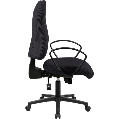 Schwarzer, moderner Bürostuhl in Seitenansicht mit gepolsterter Rückenlehne und schwarzen Armlehnen.