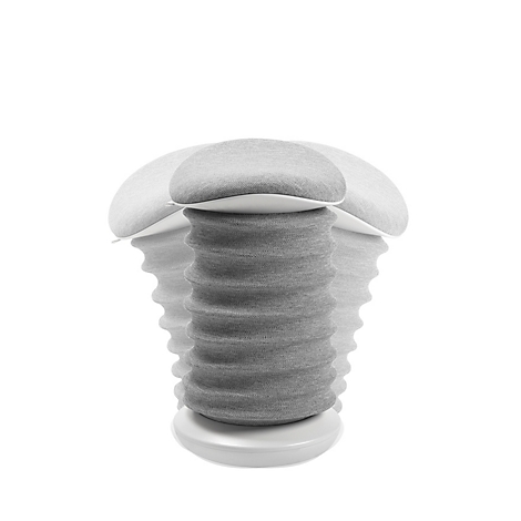 Grauer, pilzförmiger Hocker mit geriffelter Säule, Blütenförmiger Sitzfläche und weißem Sockel, vor weißem Hintergrund.