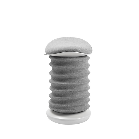 Grauer Hocker, zylindrisch mit geriffelter Oberfläche, abgerundeter Sitz, weißer Sockel.