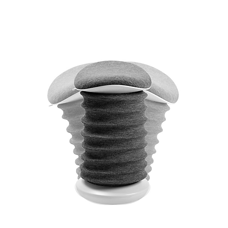 Ein grauer Hocker vor weißem Hintergrund. Der Sitz hat eine runde Form, der Sockel ist auch rund.