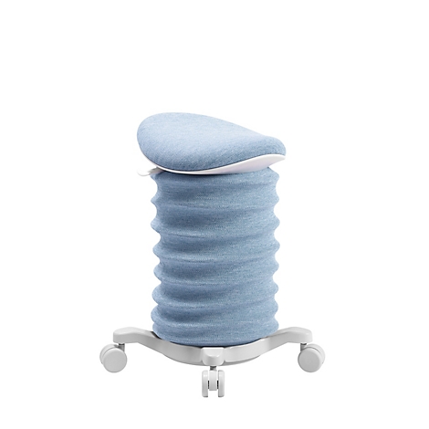 Blaues, ergonomisches Bürostuhl-Design. Er hat eine säulenförmige Basis mit wellenförmiger Textur, die auf einem weißen Gestell mit Rollen steht.