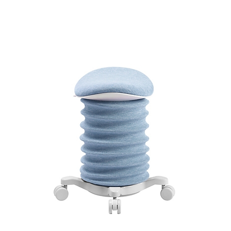 Hellblauer, spiralförmiger Hocker mit Rollen.