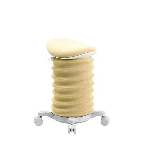 Beiger Bürostuhl vor weißem Hintergrund, mit geriffelter Säule, Sitzfläche und Rollen.