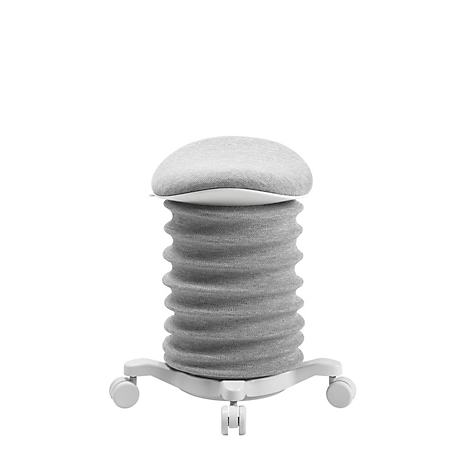 Ein grauer, ergonomischer Bürostuhl, mit federnder Sitzfläche, steht vor weißem Hintergrund.
