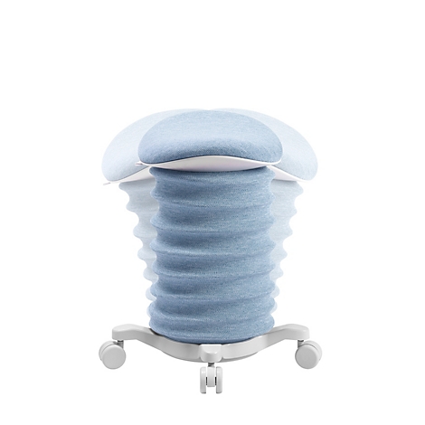 Un tabouret bleu réglable en hauteur montrant le mouvement. Le tabouret repose sur un cadre blanc avec des roues.