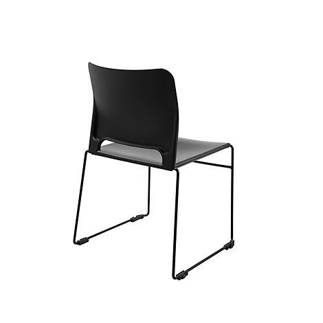 Zwarte stoel, achteraanzicht, grijze zitting, zwart frame.