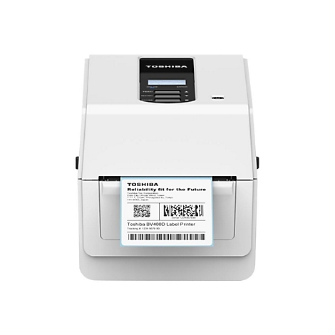Ein weiÃŸer Toshiba-Etikettendrucker, der ein Etikett mit QR-Code und Barcode druckt. Oben befindet sich ein Bedienfeld.
