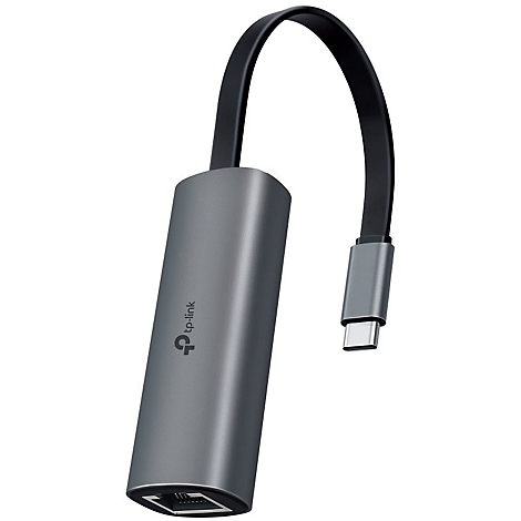 Adaptateur Ethernet USB-C gris, connecté avec un câble noir. L'appareil porte le logo tp-link.
