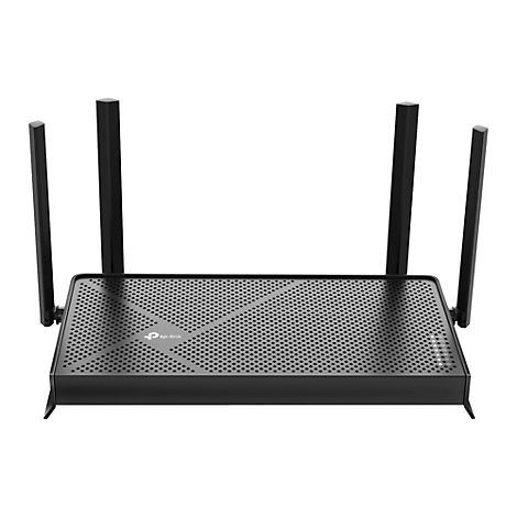 Schwarzer WLAN-Router mit vier Antennen, Blick von vorne. TP-Link Logo. Gehäuse mit Lochmuster.