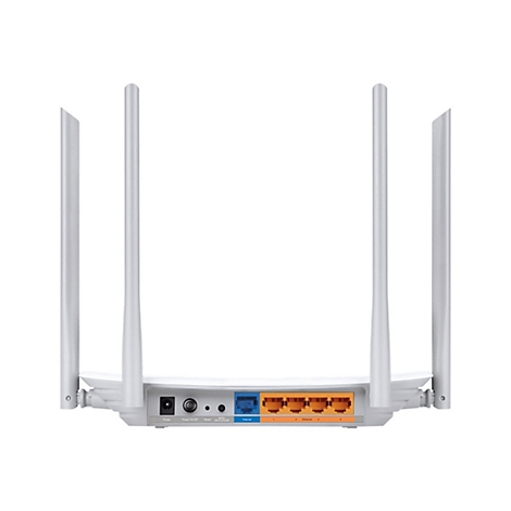 Ein weißer Router mit vier Antennen, auf weißem Hintergrund. Rückseite mit Anschlüssen, Beschriftungen: Power, Reset, Internet, Ethernet.