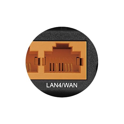 Gros plan sur un port de routeur. Un port Ethernet orange est entouré d'un cadre noir et circulaire. En bas, en blanc, il est écrit "LAN4/WAN".