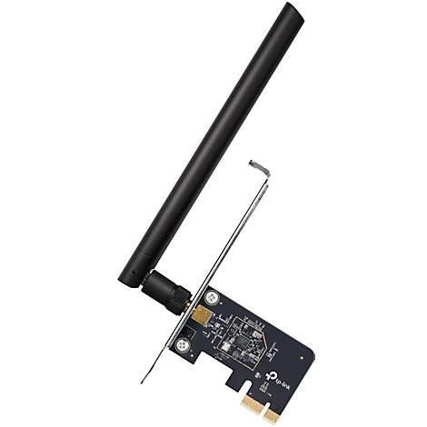 Ein schwarzer TP-Link WLAN-Adapter mit Antenne, auf weißem Hintergrund. Die Platine ist schwarz mit Leiterbahnen und einem vergoldeten Anschluss.