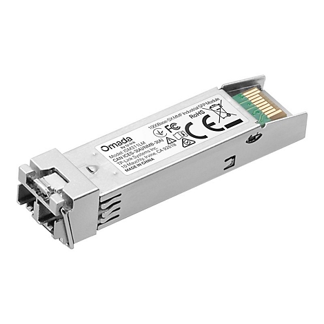 Un module Omada argenté avec des étiquettes indiquant le modèle, le fabricant et les certifications. Le circuit imprimé est vert.