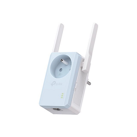 Weißer TP-Link WLAN-Repeater mit zwei Antennen und integrierter Steckdose vor neutralem Hintergrund.