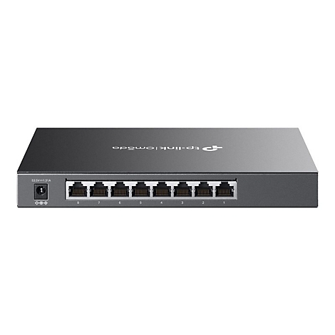 Schwarzer Netzwerk-Switch mit 8 Ports. Links: Stromanschluss und Daten. Rechts: Beschriftung mit TP-Link Omada.