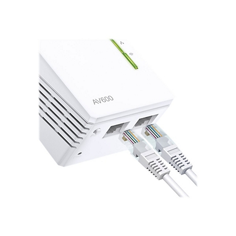 Weißer WLAN-Repeater mit zwei LAN-Kabeln. Aufschrift: AV600. Kabel stecken in den Anschlüssen.