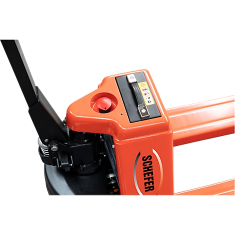 Gros plan sur une commande de transpalette orange avec un bouton rouge et l'inscription "SCHEFFER".