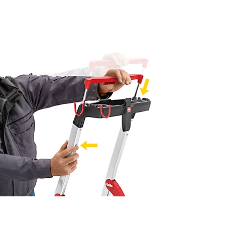 Persoon bedient een rode en zwarte ladder met handvatten. Gele pijlen geven de beweging aan.