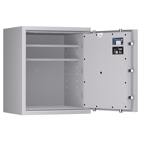 Ein geöffneter Tresor mit zwei Regalen im Inneren. Die Tür steht offen, innen sind technische Details und ein Schloss erkennbar.