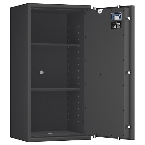 Grauer Tresor, offene Tür, zwei Einlegeböden. Auf der Tür sind kleine Schilder zu sehen.