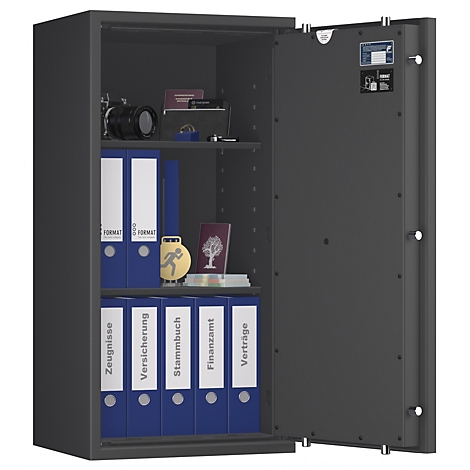 Grauer Tresor, offene Tür. Innen Regale mit Ordnern (Zeugnisse, Versicherung...), Kamera, Pass und Auszeichnungen.