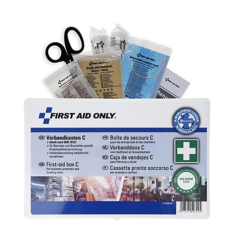 Trousse de premiers secours C avec divers matériels de pansement médical et des ciseaux.