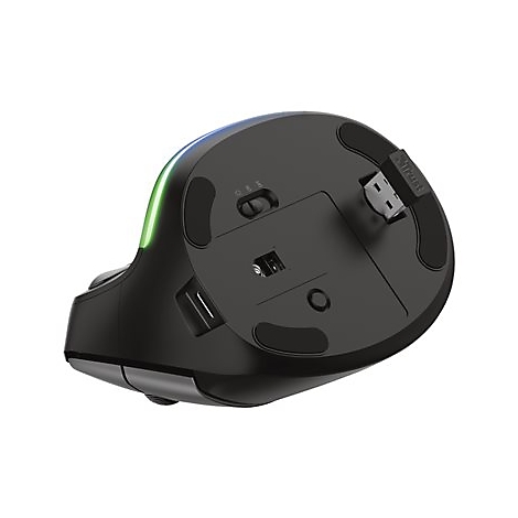 Schwarze Maus, Unterseite, mit USB-EmpfÃ¤nger und verschiedenen Bedienelementen. Auf der Seite leuchtet ein grÃ¼nes Licht.