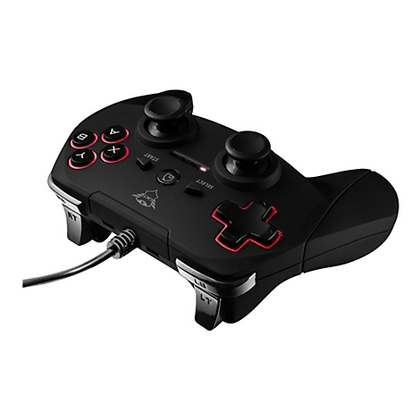 Manette de jeu noire avec des accents rouges et un câble. Boutons avec des lettres et des symboles. Inscription : TRUST.