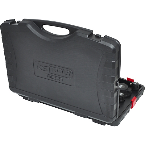 Schwarzer Werkzeugkoffer mit roter Verriegelung, geöffnet. Aufschrift: KS TOOLS.