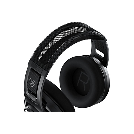 Gros plan sur un casque Turtle Beach noir. L'arceau est doté d'un motif en mesh noir. Un grand "R" est visible sur l'écouteur.