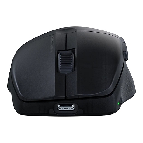 Schwarze Computermaus. Das Markenlogo Turtle Beach ist erkennbar. Der USB-C-Anschluss und das Scrollrad sind deutlich sichtbar.